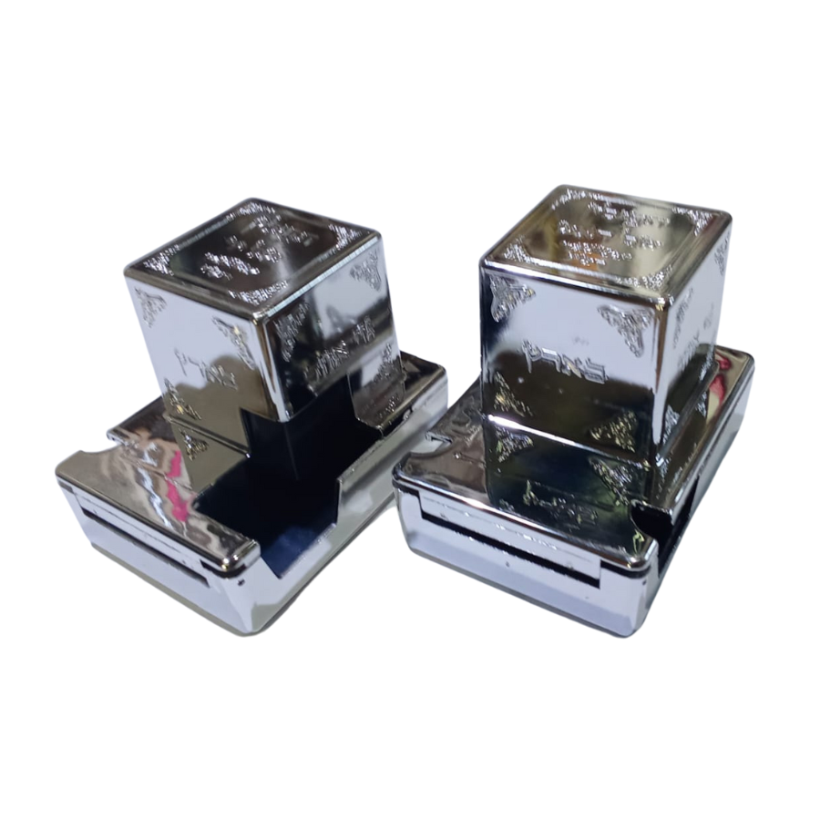 קופסאות לתפילין חבד - 44 - בצבע כסף עם ריפוד להגנה כולל מראה פנימית - מידה 44 1 קופסאות לתפילין - בצבע שחור עם ריפוד להגנה כולל מראה פנימית - מידה 34